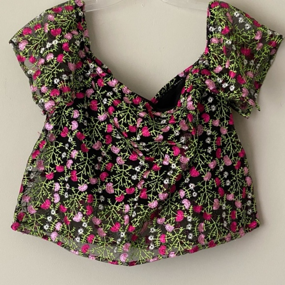 Love J cold shoulder embroidered floral off the shoulders crop top size XL NEW